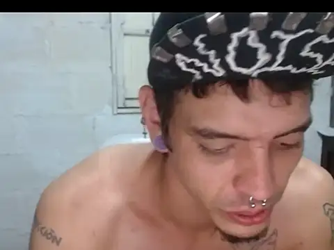 Snapshot of tayler_punk_noise chatting on December 17, 2024, 12:56 am tayler punk noise online show from December 17, 2024, 12:56 am