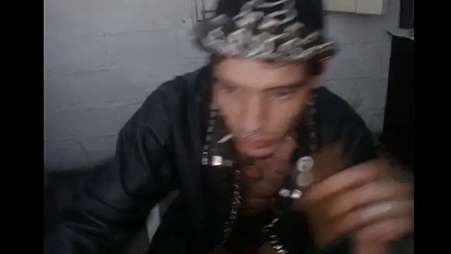 Snapshot of tayler_punk_noise chatting on February 2, 2025, 1:02 am tayler punk noise online show from February 2, 2025, 1:02 am