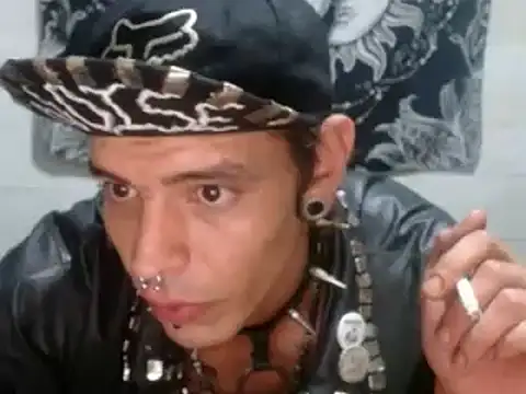 Snapshot of tayler_punk_noise chatting on January 5, 2025, 12:31 am tayler punk noise online show from January 5, 2025, 12:31 am