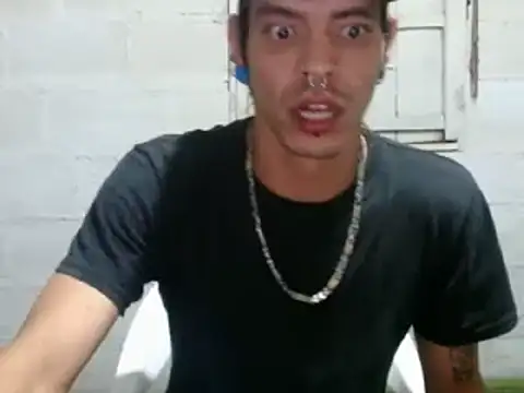 Snapshot of tayler_punk_noise chatting on January 1, 2025, 3:23 am tayler punk noise online show from January 1, 2025, 3:23 am