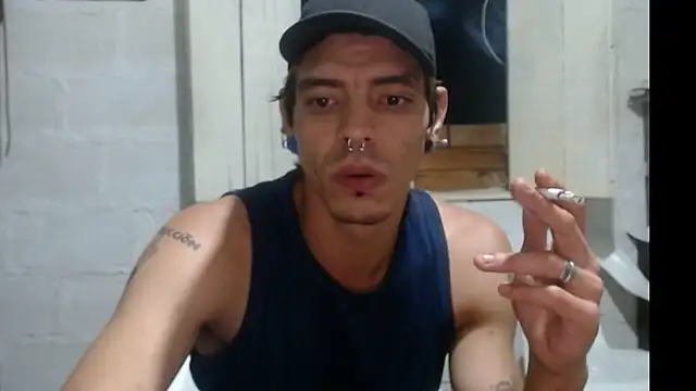 Snapshot of tayler_punk_noise chatting on January 7, 2025, 11:24 pm tayler punk noise online show from January 7, 2025, 11:24 pm