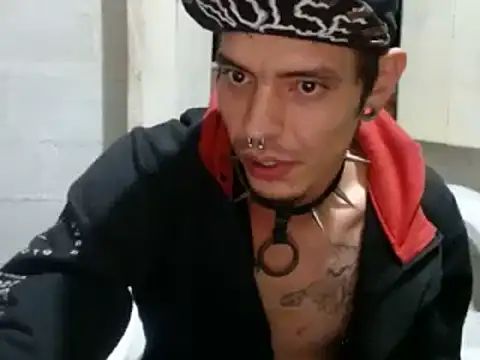 Snapshot of tayler_punk_noise chatting on December 24, 2024, 11:33 pm tayler punk noise online show from December 24, 2024, 11:33 pm