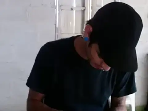 Snapshot of tayler_punk_noise chatting on December 25, 2024, 10:05 pm tayler punk noise online show from December 25, 2024, 10:05 pm