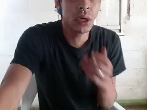 Snapshot of tayler_punk_noise chatting on December 31, 2024, 12:36 pm tayler punk noise online show from December 31, 2024, 12:36 pm