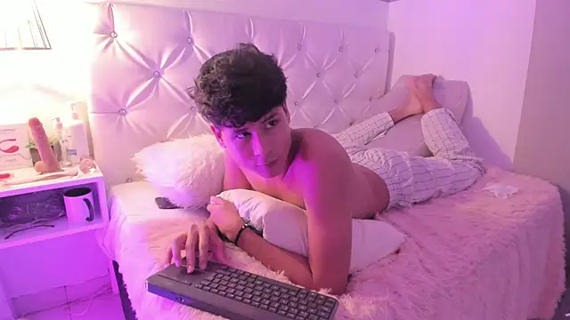 RaidenBoy1 online show from January 25, 2025, 1:43 am