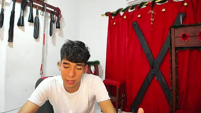 Snapshot of Harry_LatinBoy chatting on December 20, 2024, 1:36 am Harry LatinBoy online show from December 20, 2024, 1:36 am