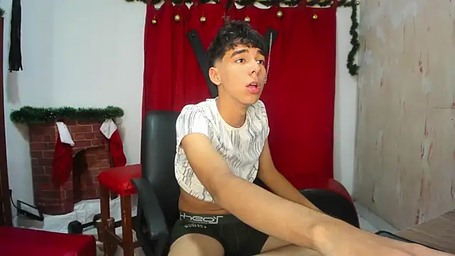 Snapshot of Harry_LatinBoy chatting on December 10, 2024, 10:37 pm Harry LatinBoy online show from December 10, 2024, 10:37 pm