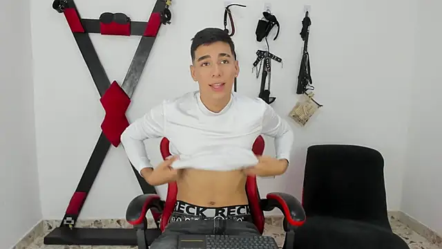 Snapshot of Harry_LatinBoy chatting on November 10, 2025, 7:30 pm Harry LatinBoy online show from November 10, 2025, 7:30 pm