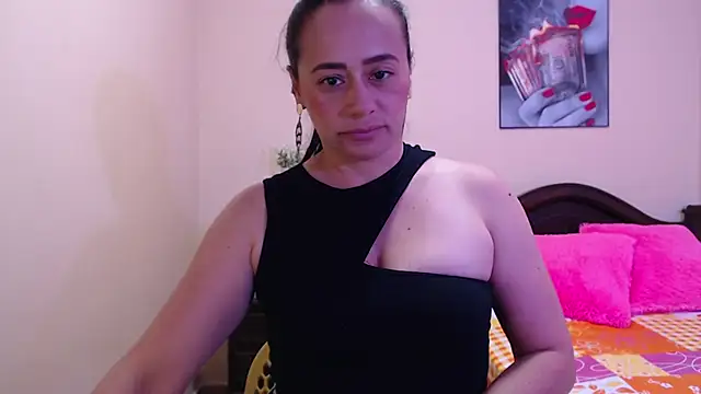 sara florez1 online show from October 6, 2025, 11:22 am