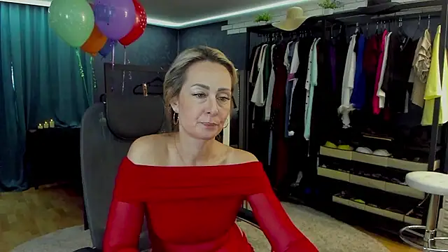 Julia Cherry  online show from February 12, 2026, 1:55 pm