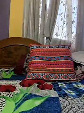 surabhi09 online show from June 18, 2026, 12:43 pm