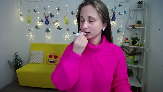 MichelLeee online show from April 10, 2026, 11:50 am