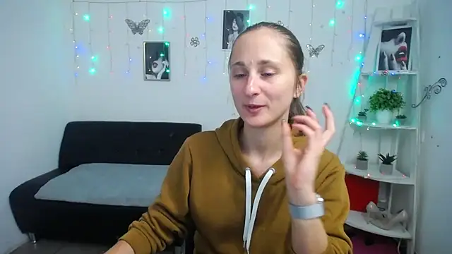 MichelLeee online show from September 26, 2025, 11:17 am