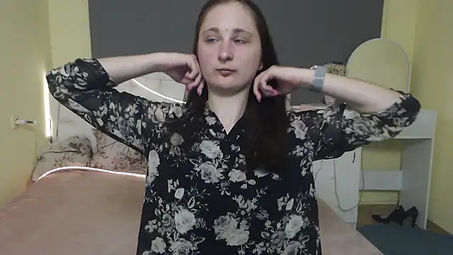 Snapshot of MichelLeee chatting on May 5, 2026, 11:35 am MichelLeee online show from May 5, 2026, 11:35 am