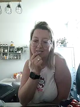 Snapshot of Lillyloo_ chatting on March 2, 2025, 12:58 pm Lillyloo  online show from March 2, 2025, 12:58 pm