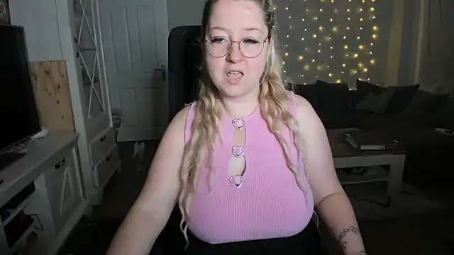 Lillyloo  online show from November 8, 2025, 6:06 am