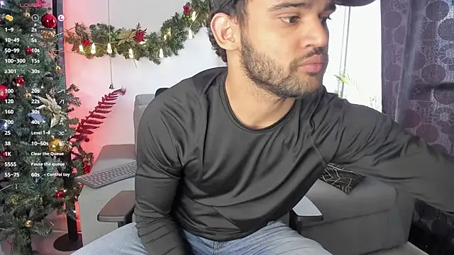 Snapshot of andrewChris_ chatting on December 10, 2024, 5:44 pm andrewChris  online show from December 10, 2024, 5:44 pm