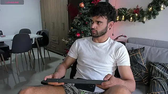 Snapshot of andrewChris_ chatting on December 11, 2024, 3:15 pm andrewChris  online show from December 11, 2024, 3:15 pm