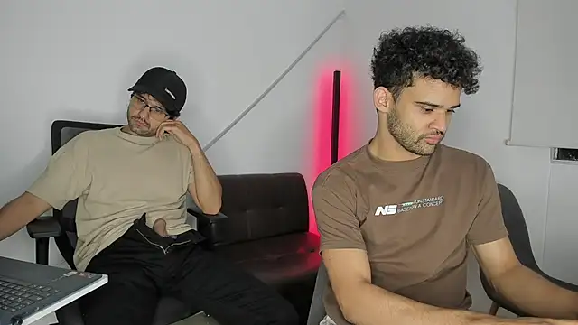 Snapshot of andrewChris_ chatting on October 9, 2025, 1:39 am andrewChris  online show from October 9, 2025, 1:39 am