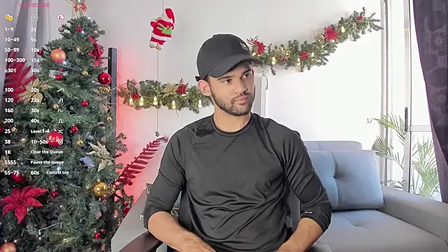 Snapshot of andrewChris_ chatting on December 10, 2024, 9:33 pm andrewChris  online show from December 10, 2024, 9:33 pm