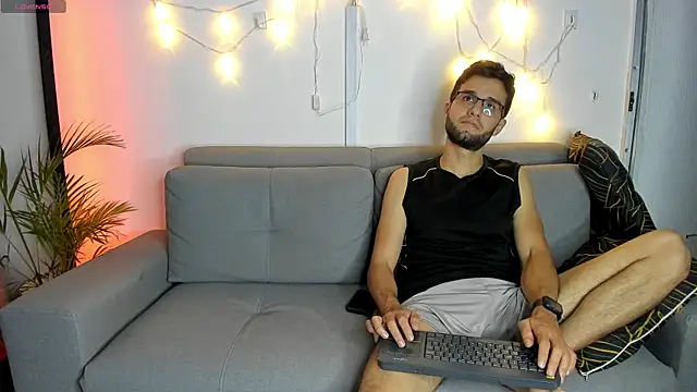 Snapshot of andrewChris_ chatting on January 14, 2025, 3:32 am andrewChris  online show from January 14, 2025, 3:32 am