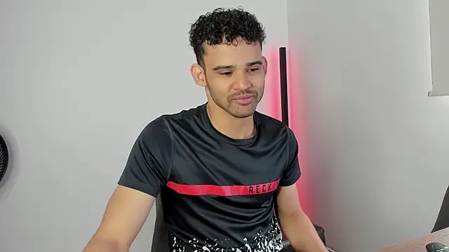 Snapshot of andrewChris_ chatting on September 18, 2025, 4:21 pm andrewChris  online show from September 18, 2025, 4:21 pm