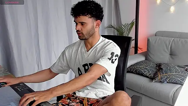 Snapshot of andrewChris_ chatting on February 26, 2025, 2:05 pm andrewChris  online show from February 26, 2025, 2:05 pm