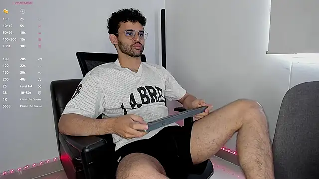 Snapshot of andrewChris_ chatting on October 26, 2025, 4:07 pm andrewChris  online show from October 26, 2025, 4:07 pm