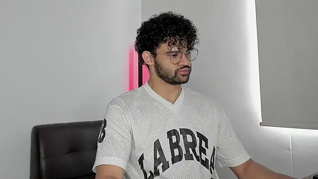 Snapshot of andrewChris_ chatting on September 12, 2025, 1:11 pm andrewChris  online show from September 12, 2025, 1:11 pm