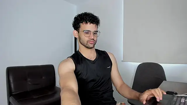 Snapshot of andrewChris_ chatting on October 24, 2025, 3:33 pm andrewChris  online show from October 24, 2025, 3:33 pm