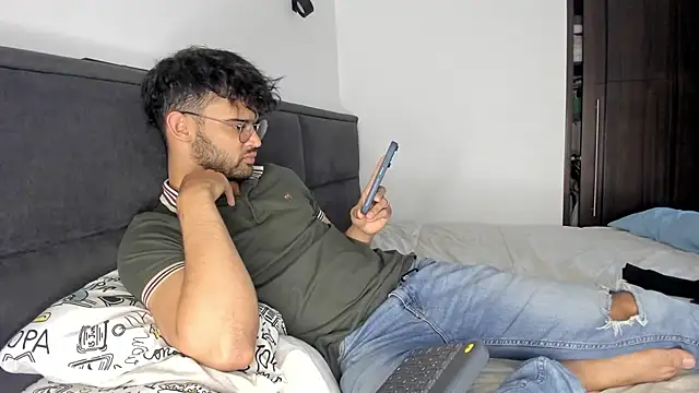 Snapshot of andrewChris_ chatting on January 3, 2025, 10:29 pm andrewChris  online show from January 3, 2025, 10:29 pm