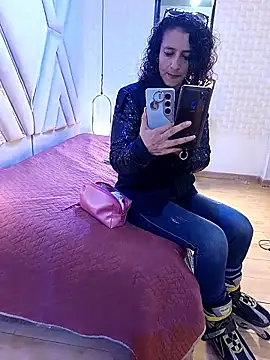 AriannaRussell  online show from March 24, 2026, 1:11 pm