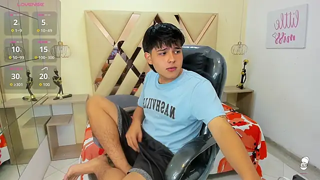 Snapshot of AndrewPherson chatting on September 16, 2025, 2:40 pm AndrewPherson online show from September 16, 2025, 2:40 pm