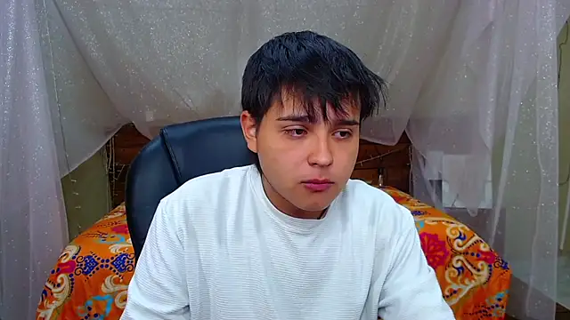 Snapshot of AndrewPherson chatting on February 25, 2025, 12:27 pm AndrewPherson online show from February 25, 2025, 12:27 pm