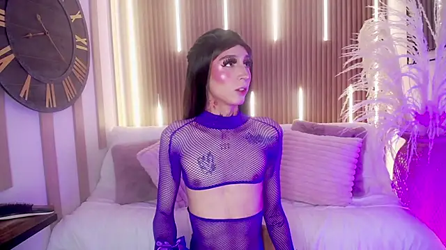 Aniie Doll online show from November 7, 2025, 8:24 pm