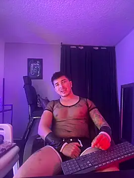 Snapshot of Lyam_Ross chatting on March 6, 2025, 10:58 pm Lyam Ross online show from March 6, 2025, 10:58 pm