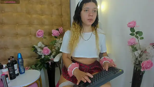 hanna  jadidi online show from February 12, 2026, 3:39 am