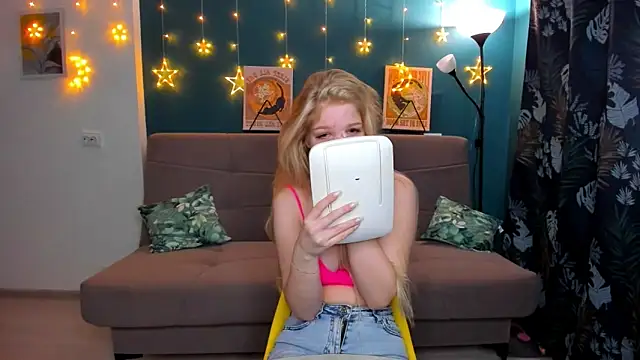 Snapshot of Xloe_Queen chatting on January 13, 2025, 8:05 am Xloe Queen online show from January 13, 2025, 8:05 am