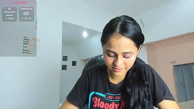 Giselle Roldan online show from November 21, 2025, 2:10 am