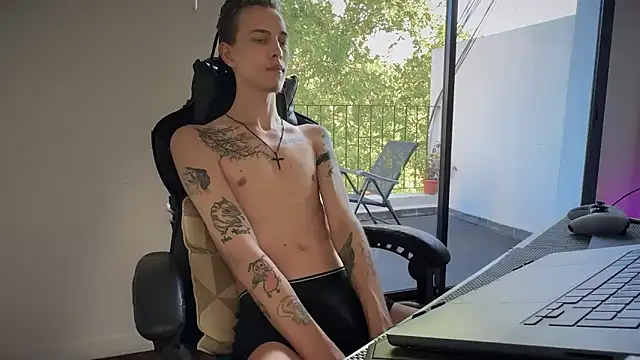 Snapshot of Den_BlueXx chatting on February 25, 2026, 9:03 pm Den BlueXx online show from February 25, 2026, 9:03 pm