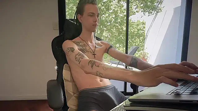 Snapshot of Den_BlueXx chatting on February 28, 2026, 3:44 pm Den BlueXx online show from February 28, 2026, 3:44 pm