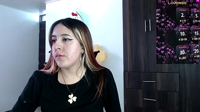 Snapshot of SarahXRusso chatting on December 18, 2024, 3:00 pm SarahXRusso online show from December 18, 2024, 3:00 pm