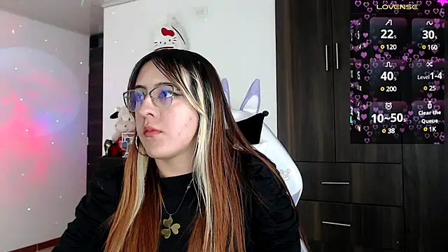 Snapshot of SarahXRusso chatting on December 18, 2024, 3:04 am SarahXRusso online show from December 18, 2024, 3:04 am