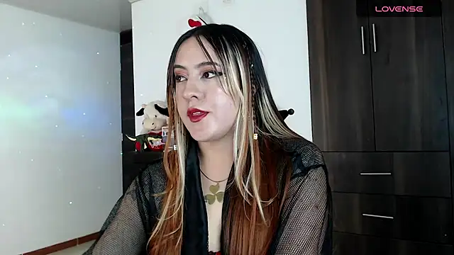 Snapshot of SarahXRusso chatting on December 26, 2024, 1:51 am SarahXRusso online show from December 26, 2024, 1:51 am