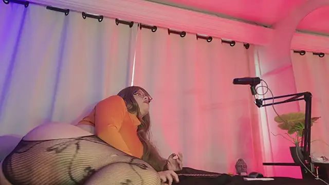 Snapshot of Little_maeve chatting on February 24, 2025, 8:58 pm Little maeve online show from February 24, 2025, 8:58 pm