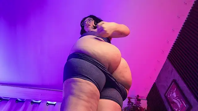 Snapshot of Little_maeve chatting on March 20, 2025, 9:35 pm Little maeve online show from March 20, 2025, 9:35 pm