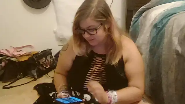 HoneyBear19 online show from October 20, 2025, 7:09 am