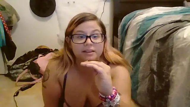 HoneyBear19 online show from October 20, 2025, 7:14 pm