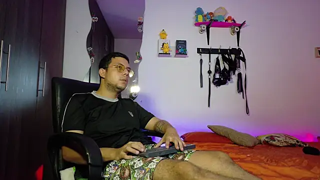 Snapshot of Nymphobuddies chatting on January 19, 2026, 12:36 am Nymphobuddies online show from January 19, 2026, 12:36 am