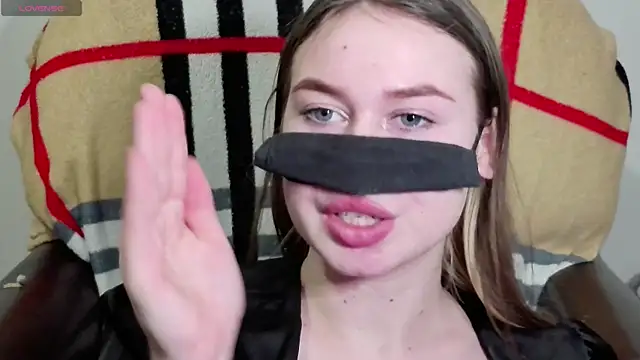 Mikki5P online show from January 20, 2025, 7:57 pm